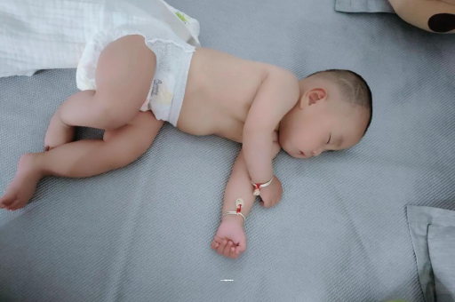 灯塔怀孕多久会显肚子